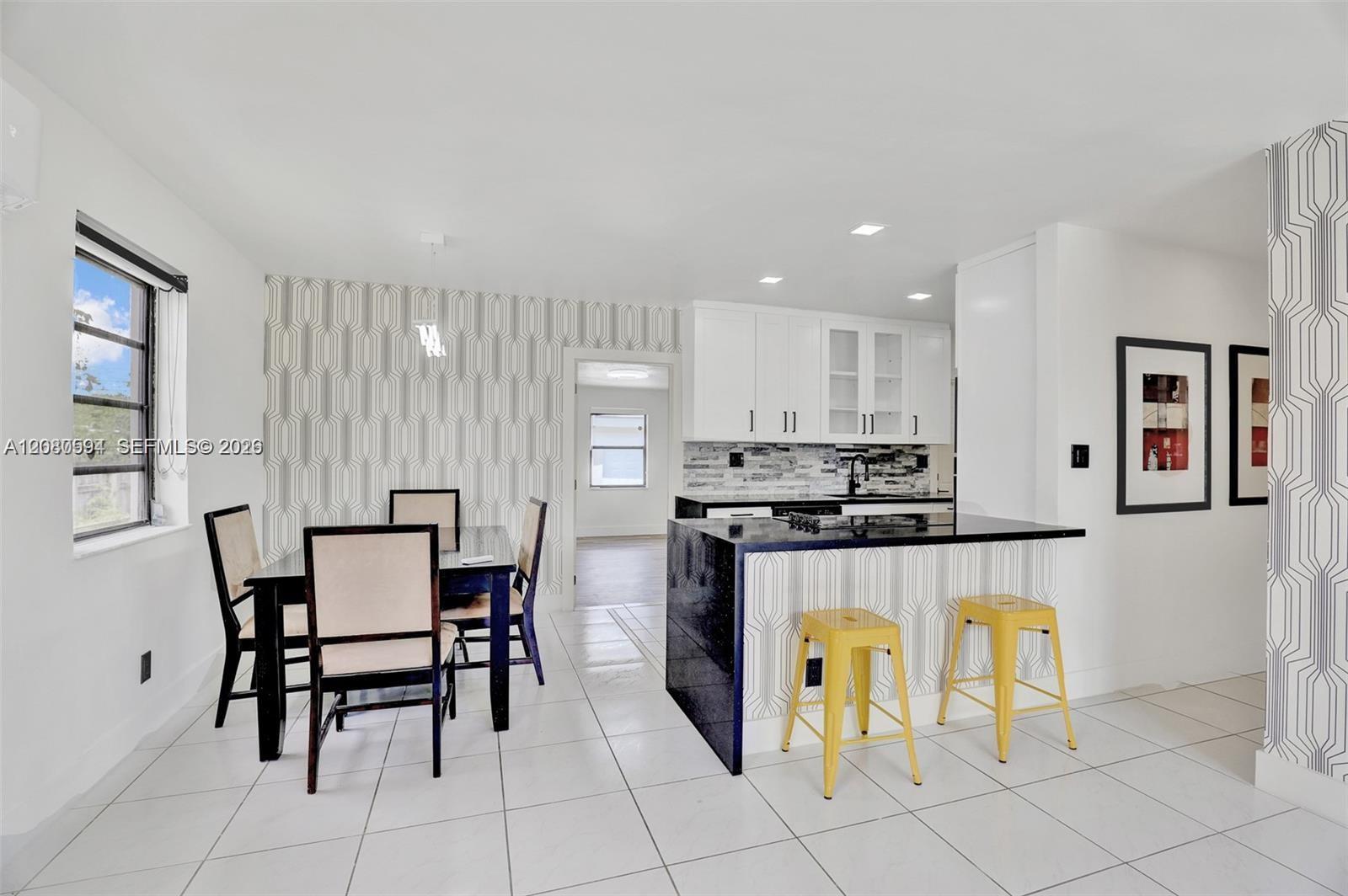 941 NE 155th Ter — Photo 3
