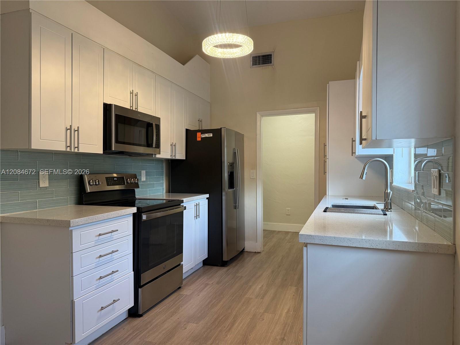 520 SW 5th St — Photo 3