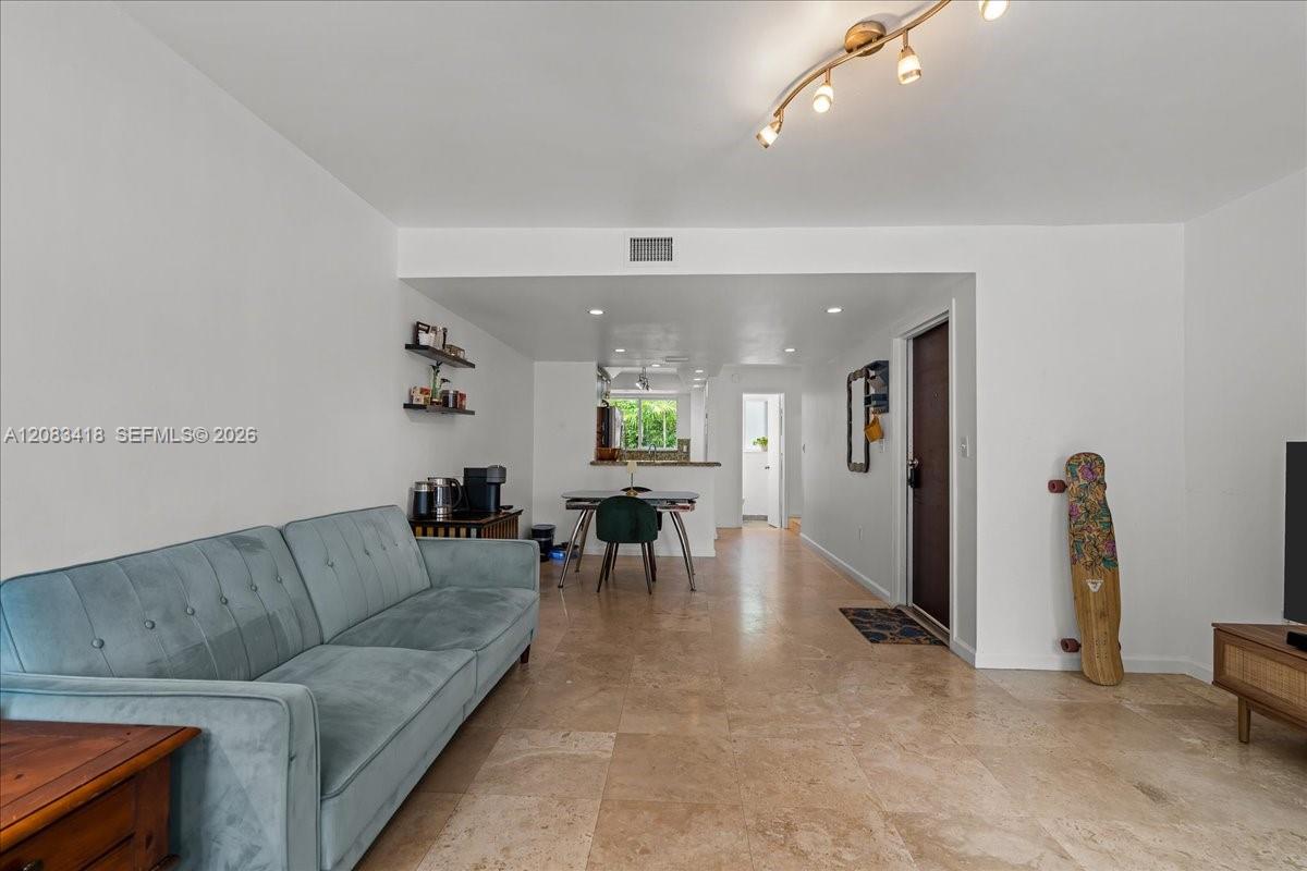 1914 SW 17th Ave # 24 — Photo 3