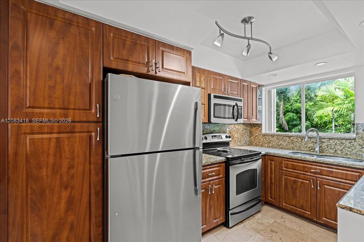 1914 SW 17th Ave # 24 — Photo 5