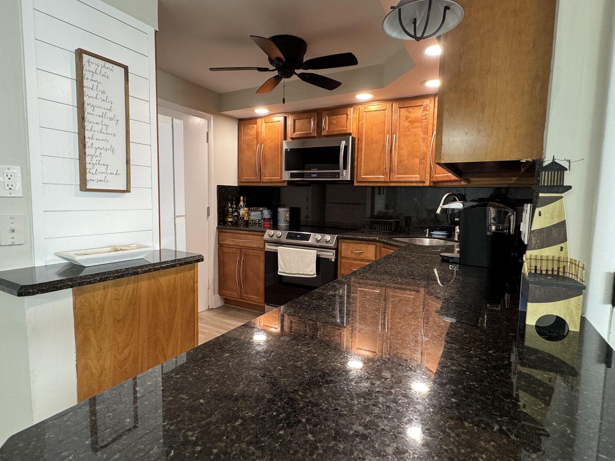 305 N POMPANO BEACH Boulevard # 707 — Photo 5
