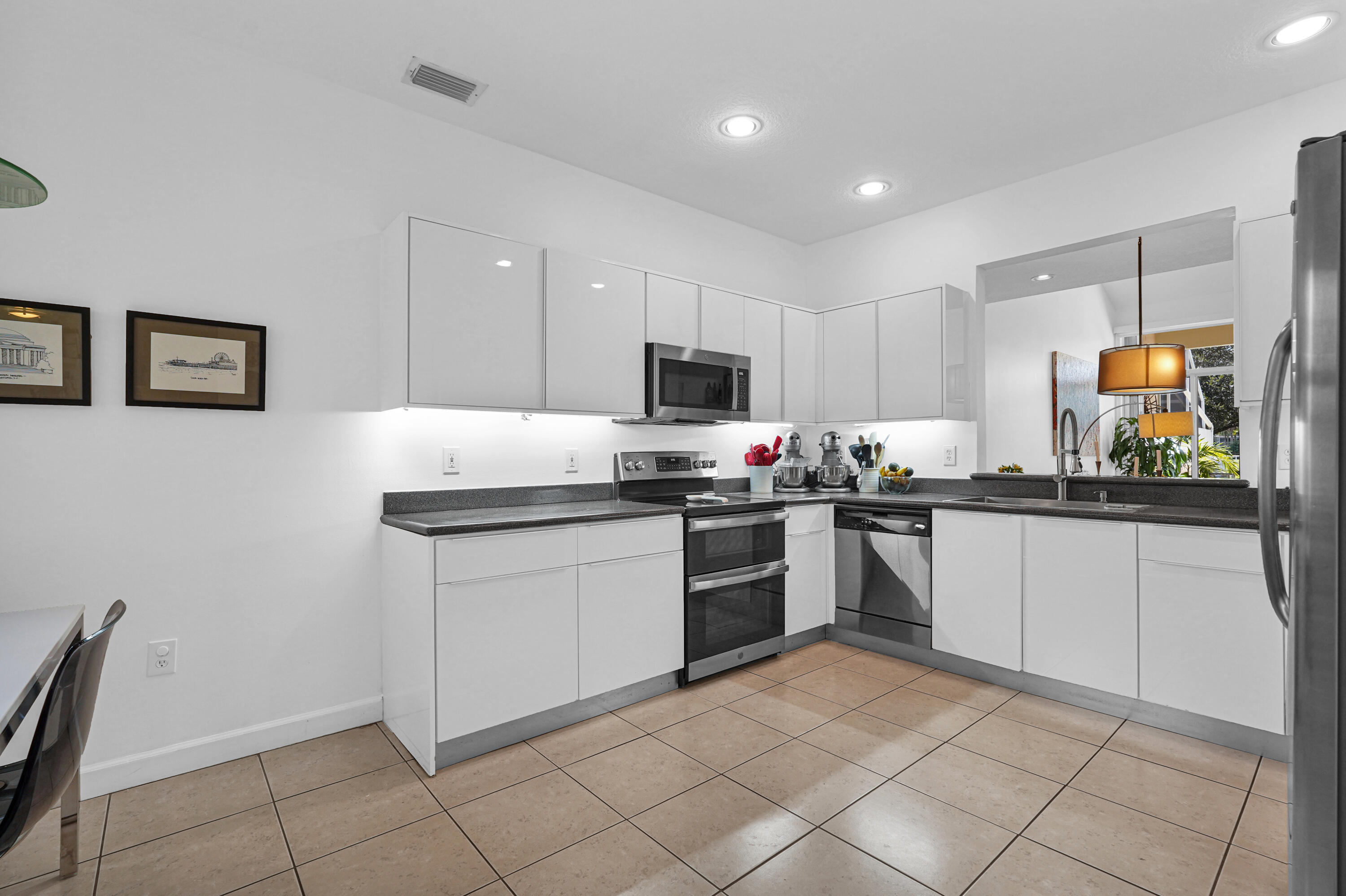 616 W PALM AIRE Drive # 616 — Photo 2
