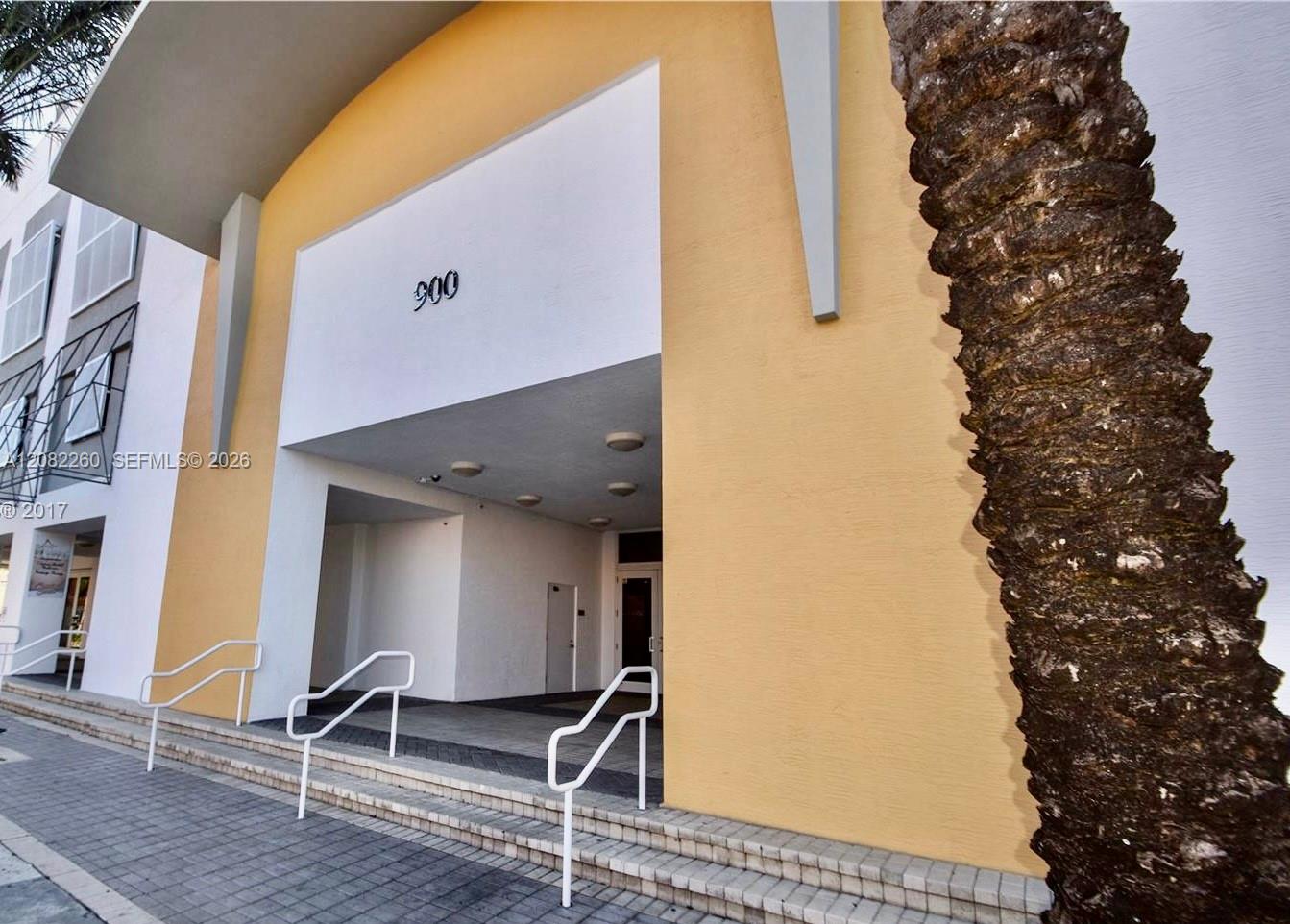 900 SW 8th St # 808 — Photo 2