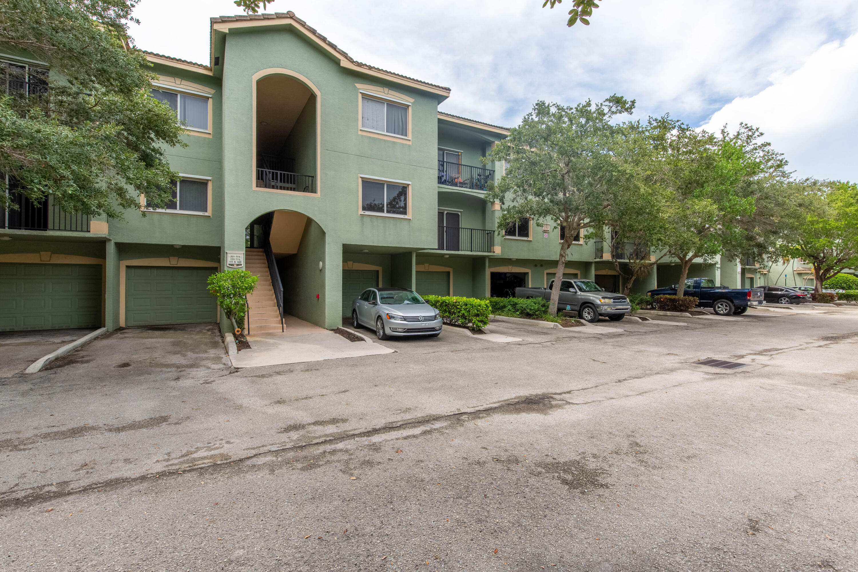 350 Crestwood Circle # 203, Royal Palm Beach FL 33411