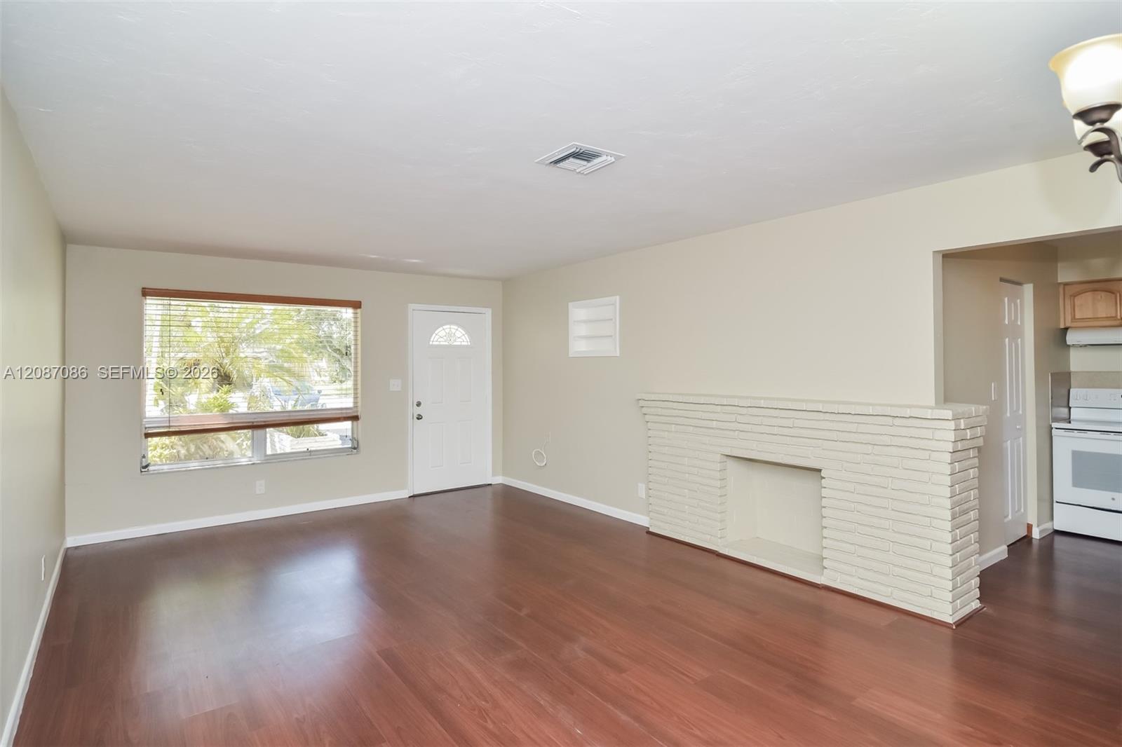 3141 SW 17th St — Photo 2