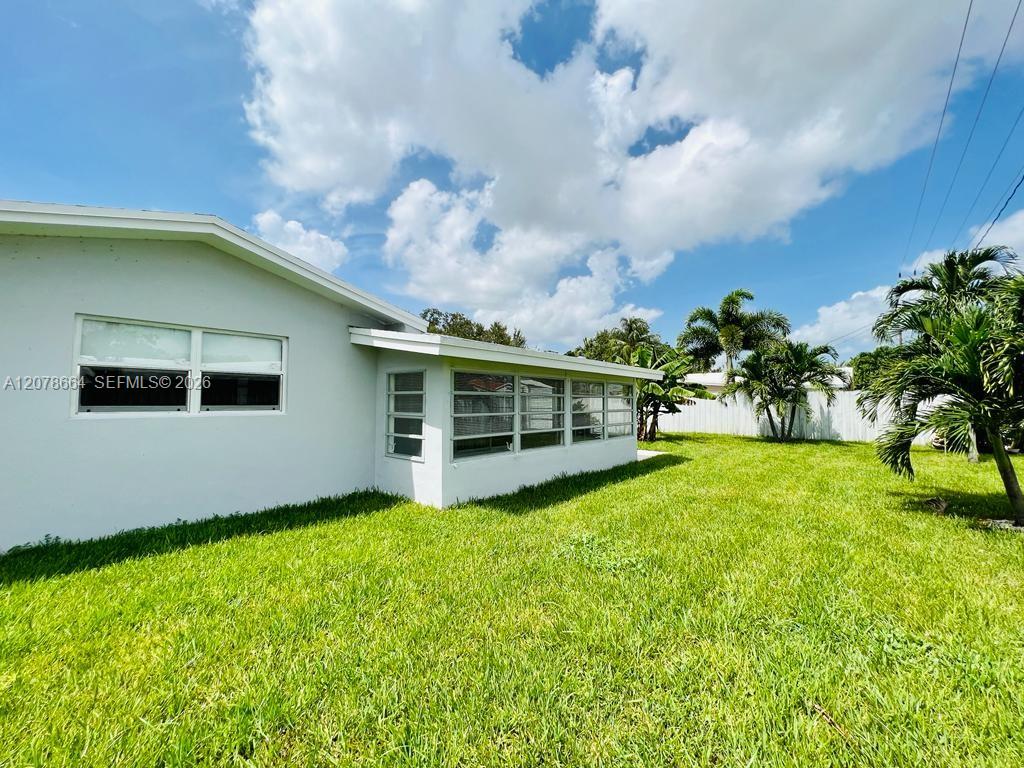 1931 NE 55th Ct — Photo 4