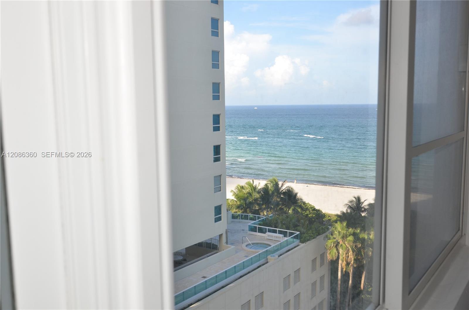 5005 Collins Ave # 1023 — Photo 2
