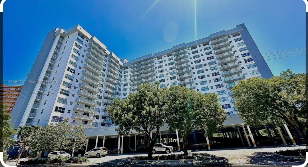 137 Golden Isles Drive # 914, Hallandale Beach FL 33009