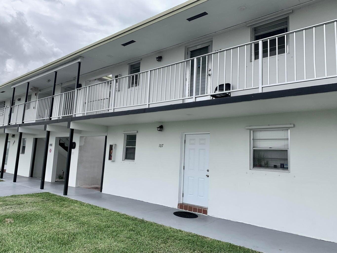 1113 LAKE Terrace # 107, Boynton Beach FL 33426