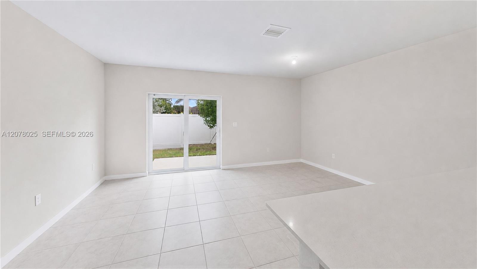 389 NW 10th Ct — Photo 5