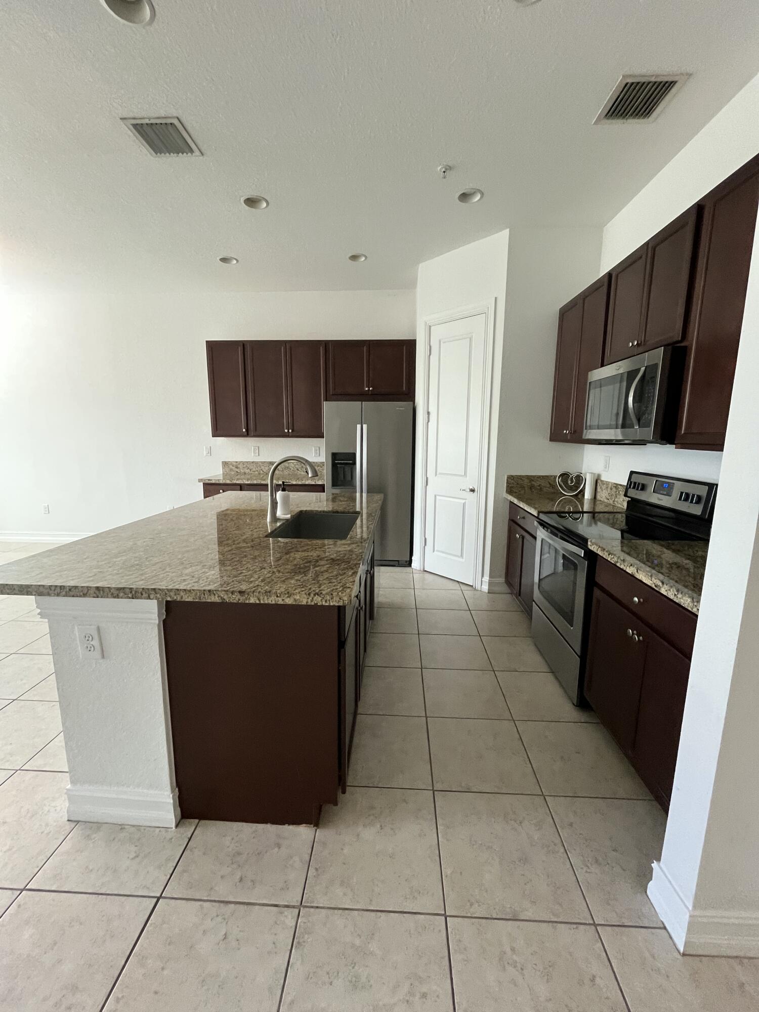 1393 SW 115th Avenue — Photo 5
