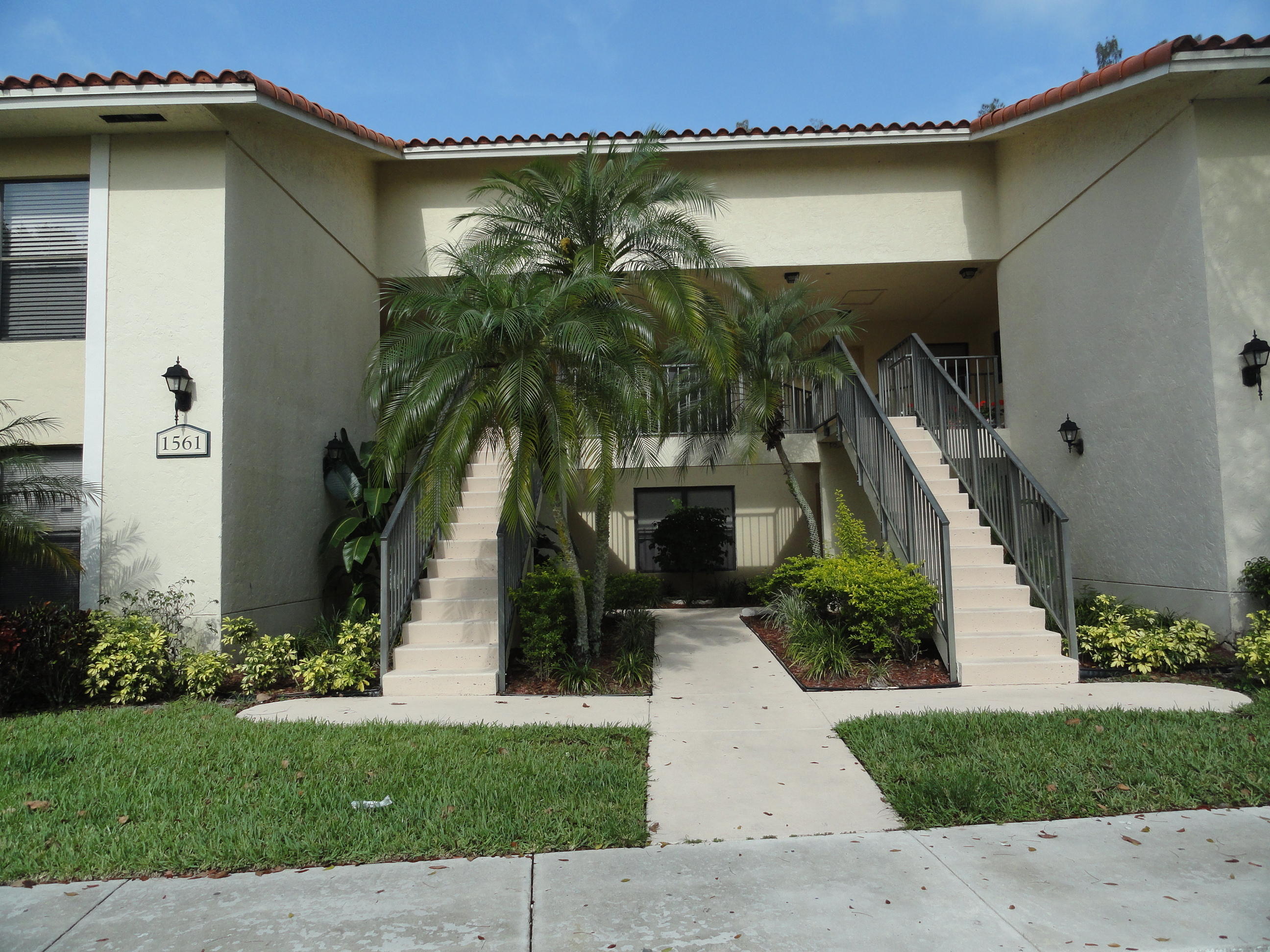 1561 WINDORAH Way # C — Photo 2