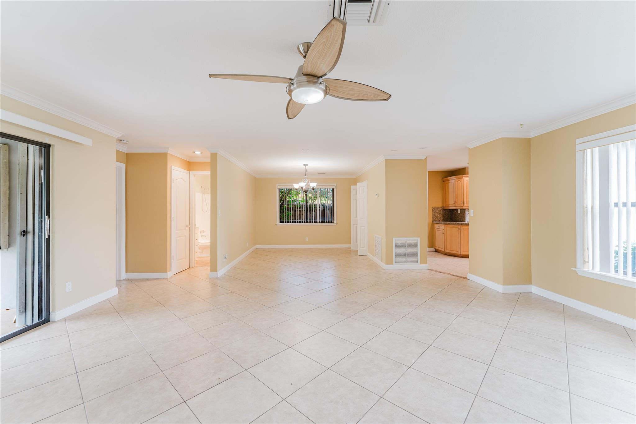 816 SE 13TH Court — Photo 4