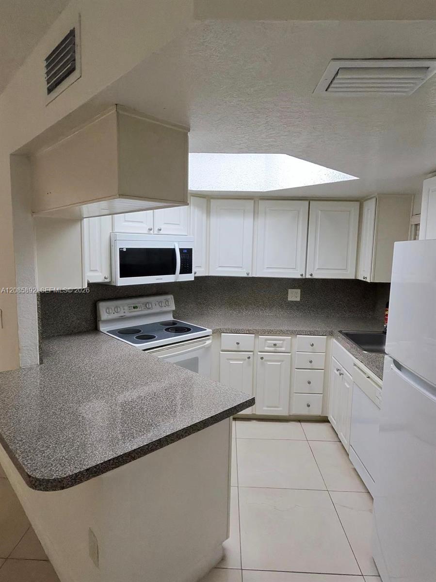 8245 Lake Dr # 404 — Photo 4