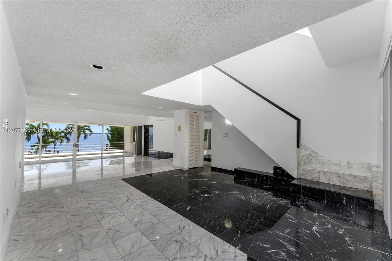 3499 N Prospect Dr — Photo 3