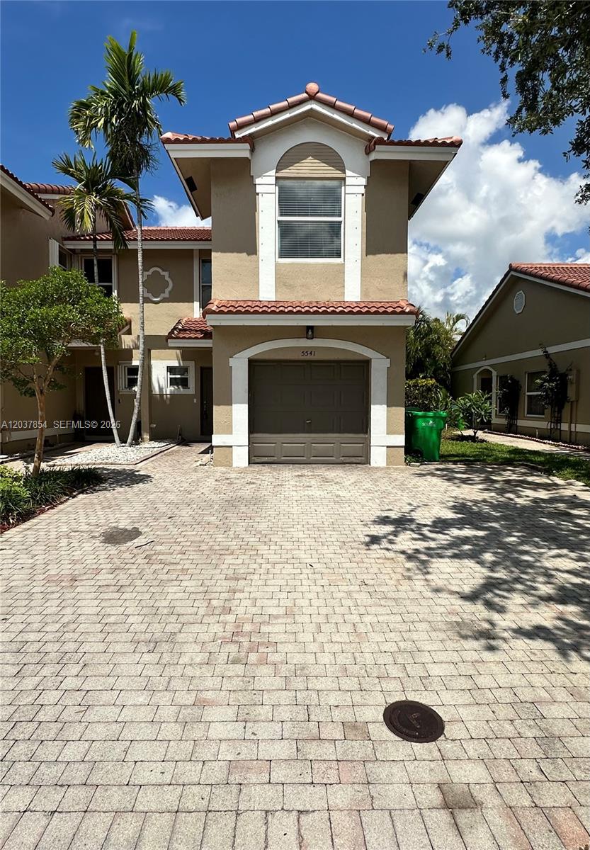 5541 NW 90th Ter, Sunrise FL 33351