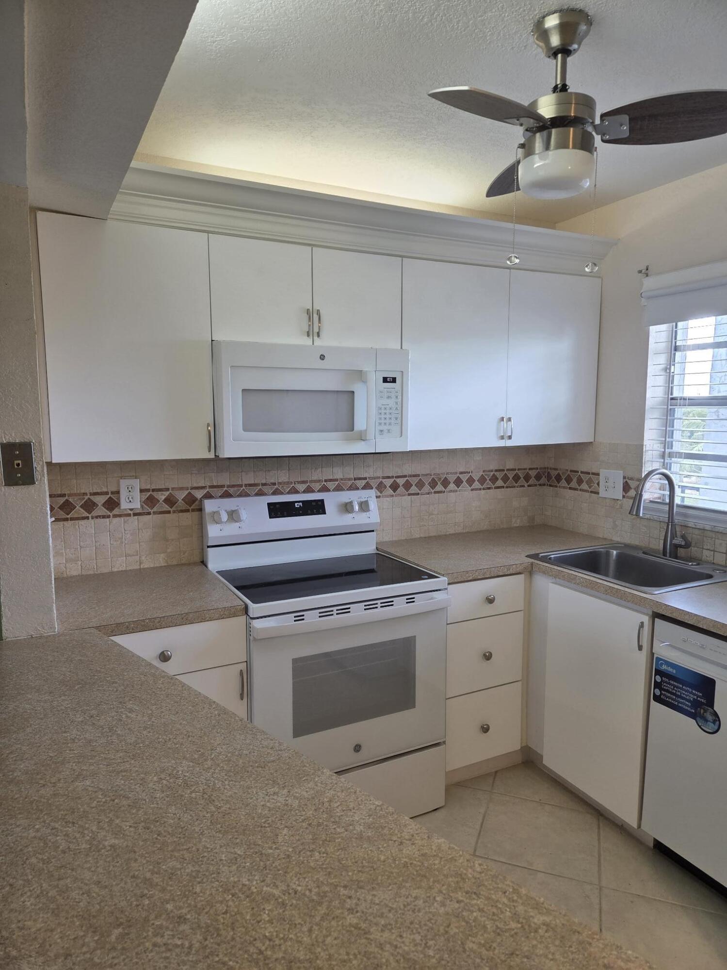 2998 Sunrise Lakes Drive E # 411 — Photo 5