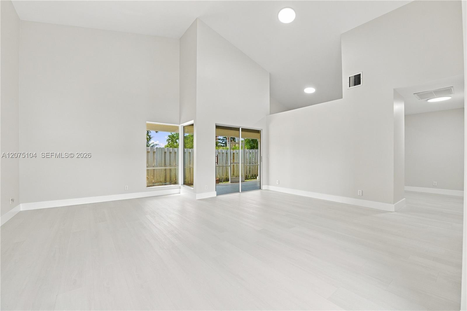 1181 SW 108th Ter — Photo 2