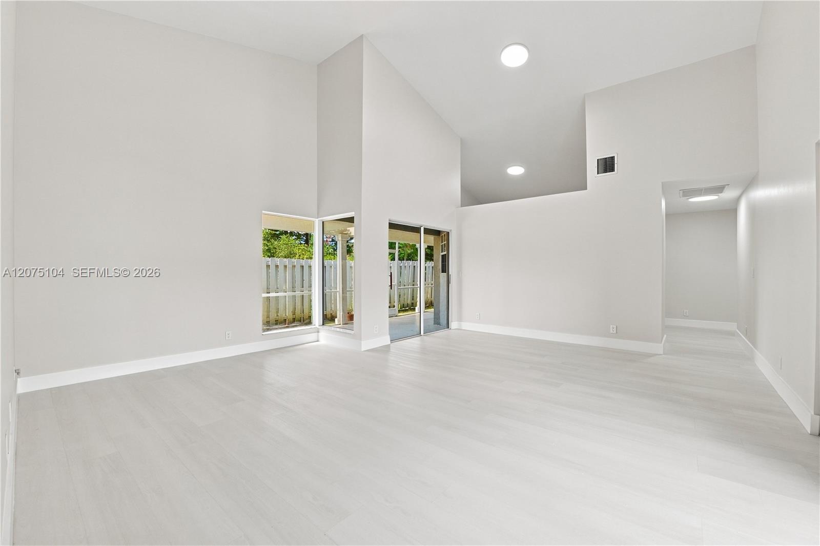 1181 SW 108th Ter — Photo 4
