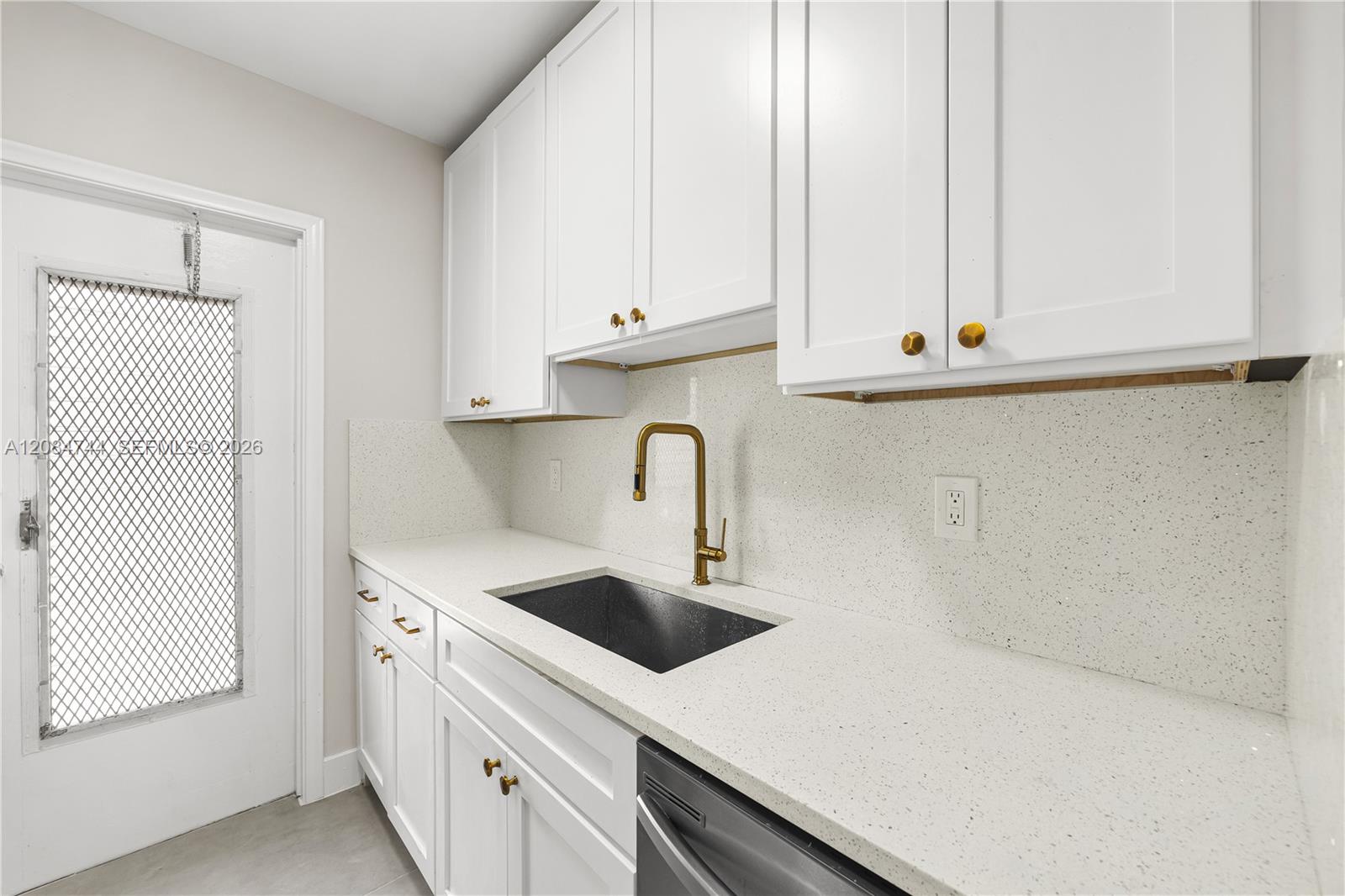 2418 Polk St # 204 — Photo 3