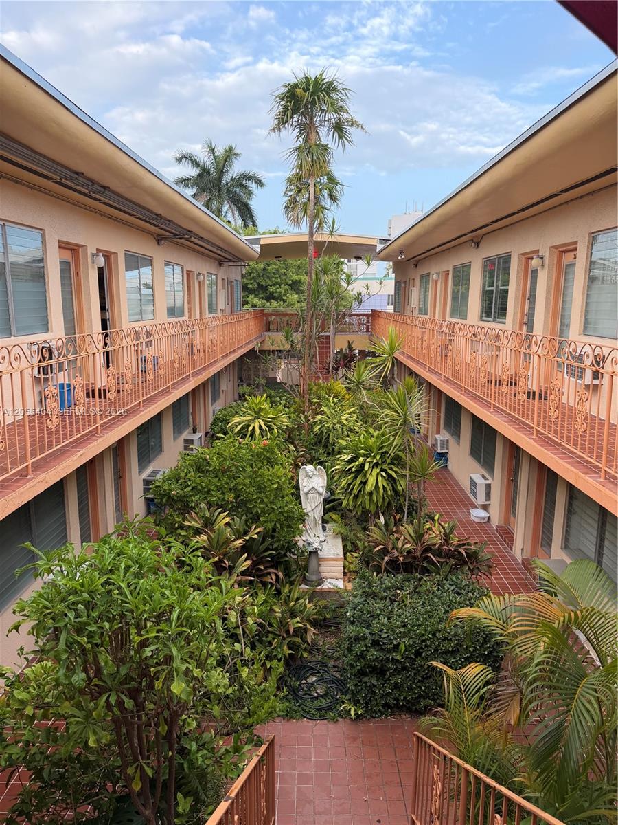 1060 Pennsylvania Ave # 18, Miami Beach FL 33139