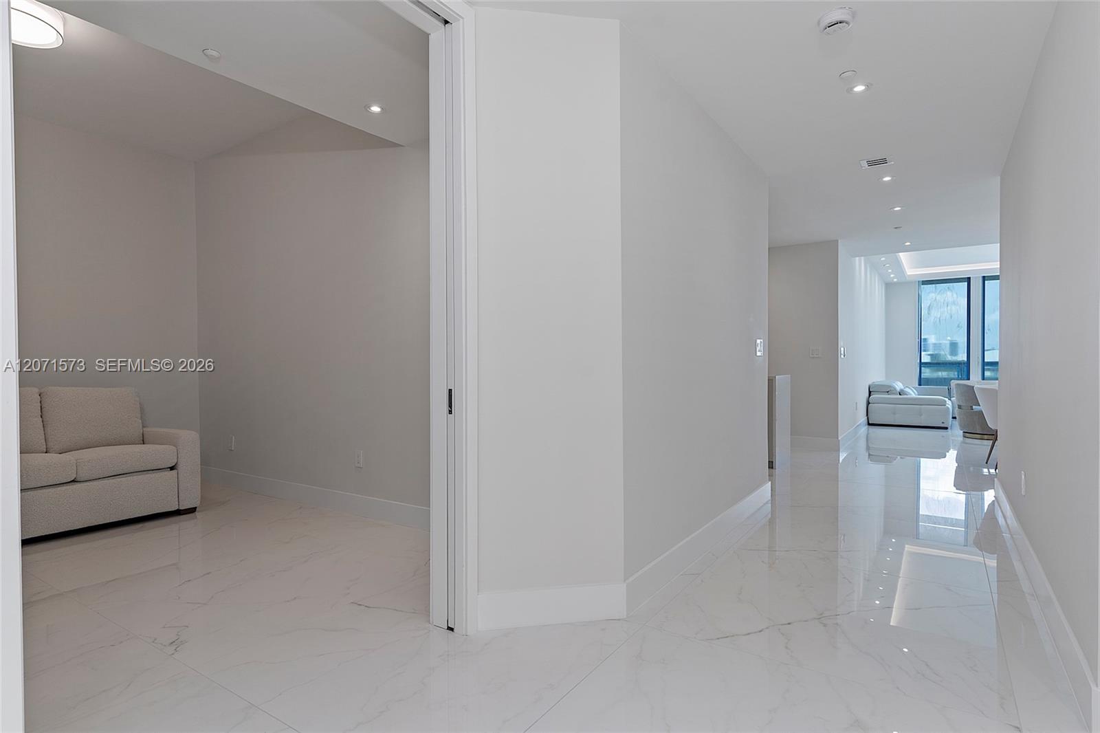 100 S Pointe Dr # 910 View 4