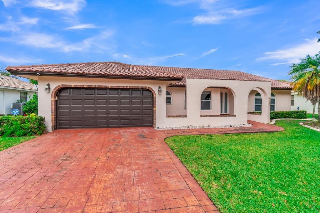 895 NW 110th Lane, Coral Springs FL 33071