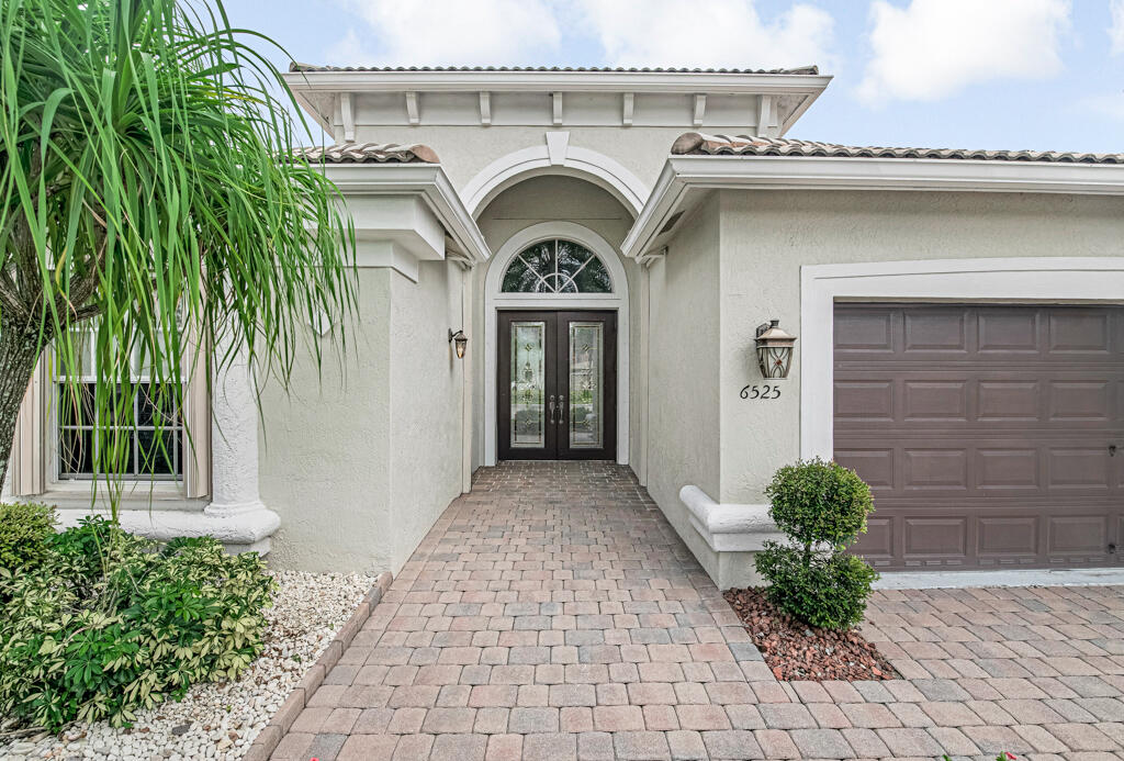 6525 MURANO Way — Photo 2