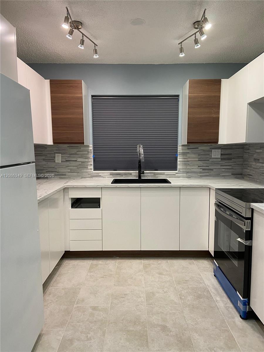 2740 W 62nd St # 207 — Photo 3