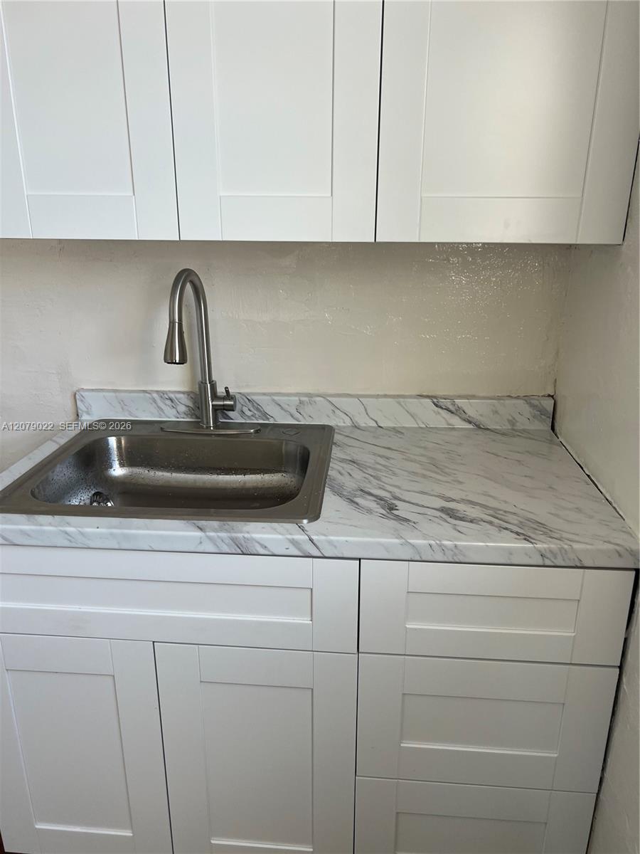 225 NW 17th St # 4 — Photo 3