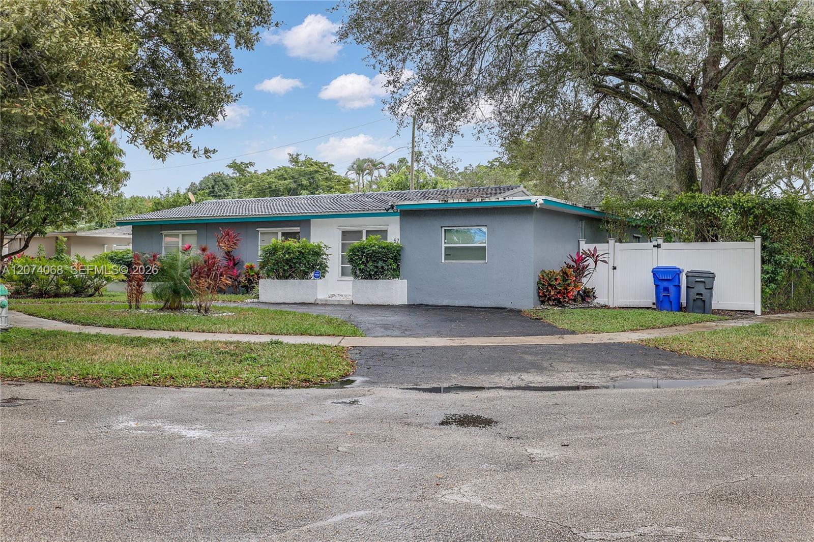5712 Monroe St, Hollywood FL 33023