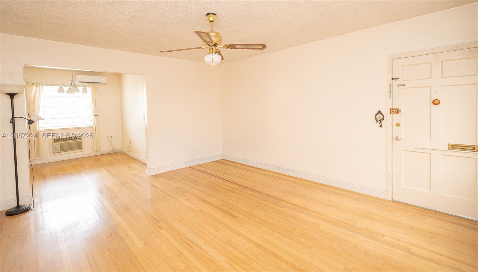 637 SW 11th St # 6W — Photo 2