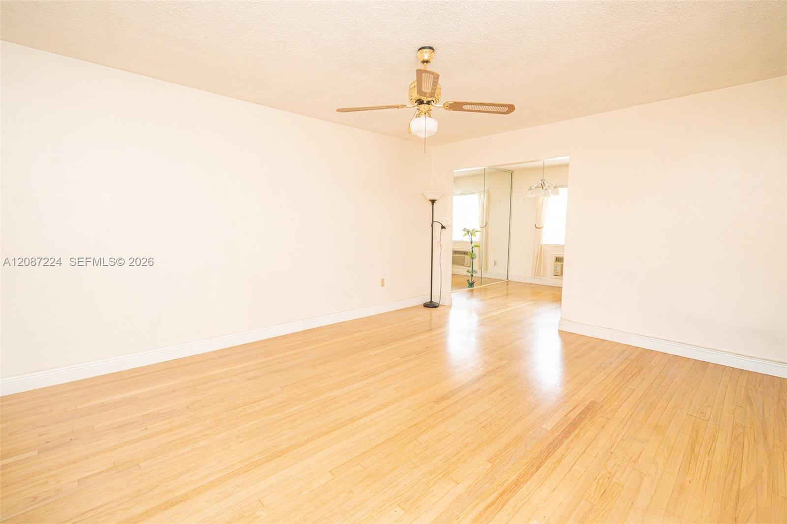 637 SW 11th St # 6W — Photo 3
