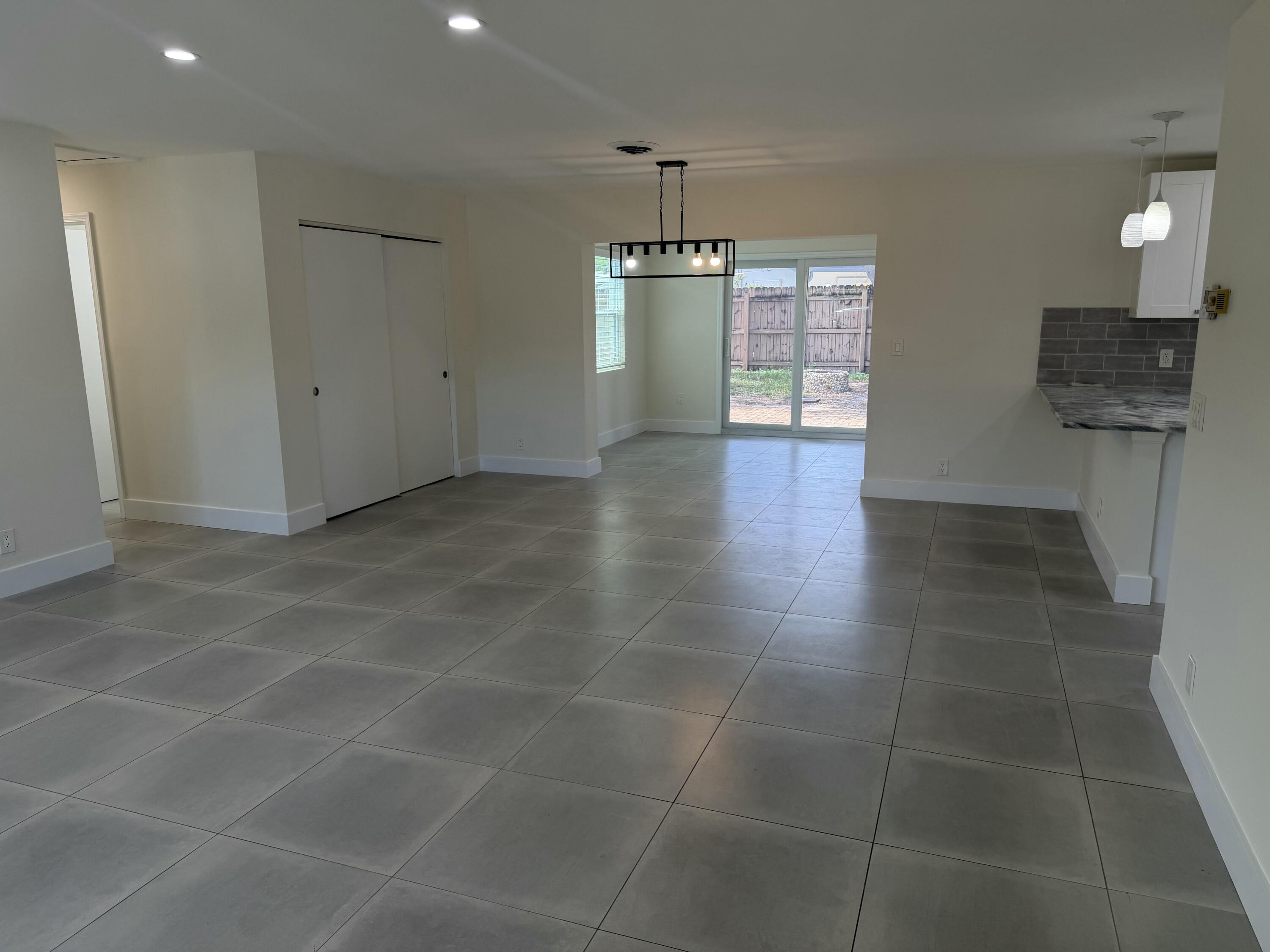 1143 SE 4TH Avenue — Photo 3