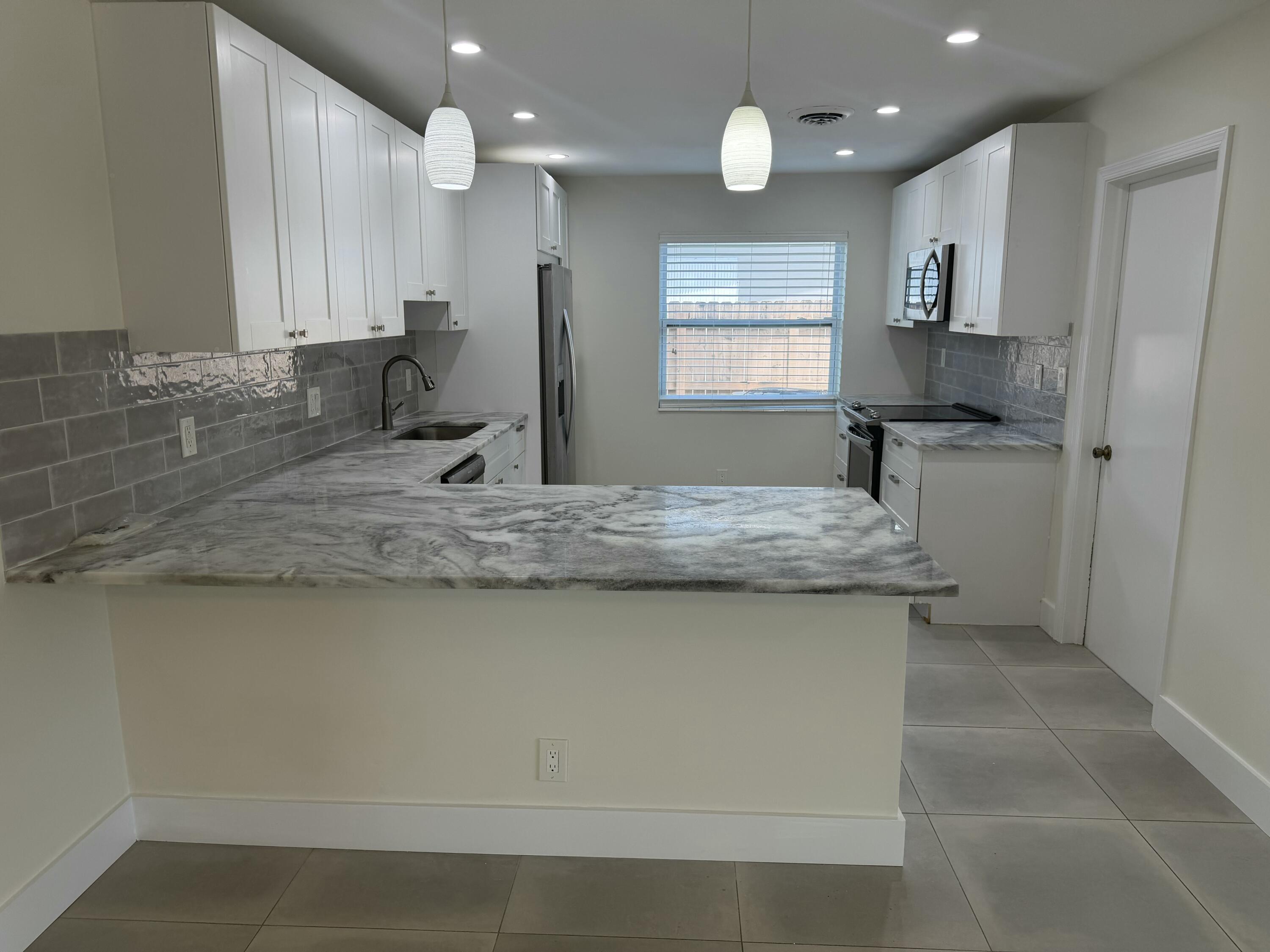 1143 SE 4TH Avenue — Photo 5