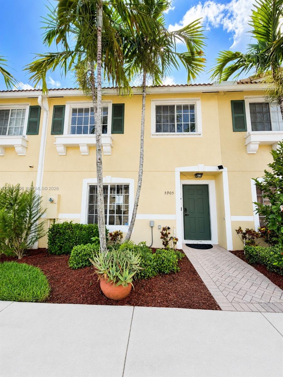 5905 Manchester Way, Tamarac FL 33321