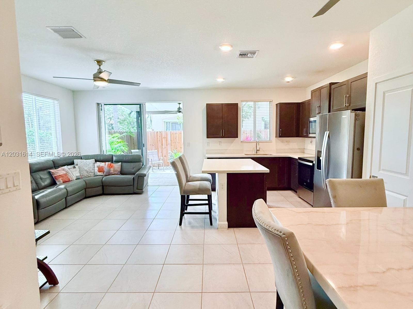 2478 SE 10th Ct # 2478 — Photo 3