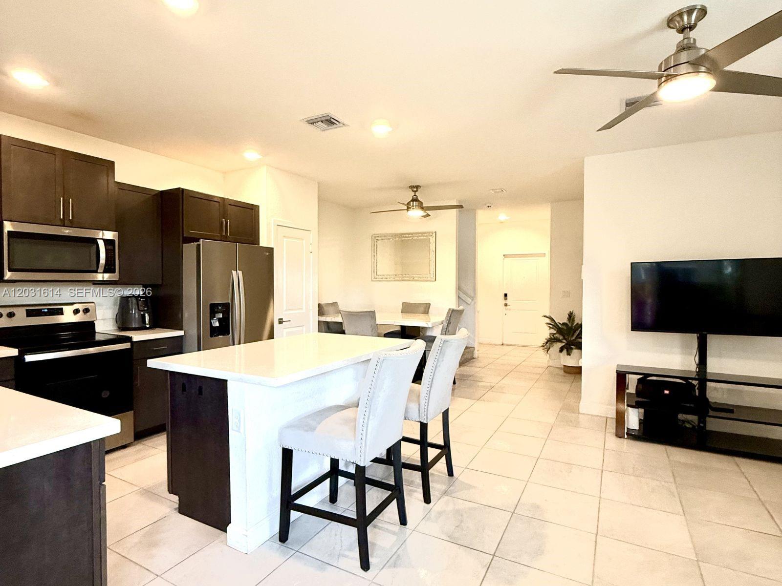 2478 SE 10th Ct # 2478 — Photo 4