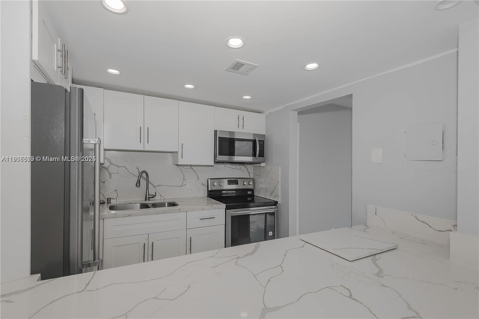 20301 W Country Club Dr # 1221 — Photo 2