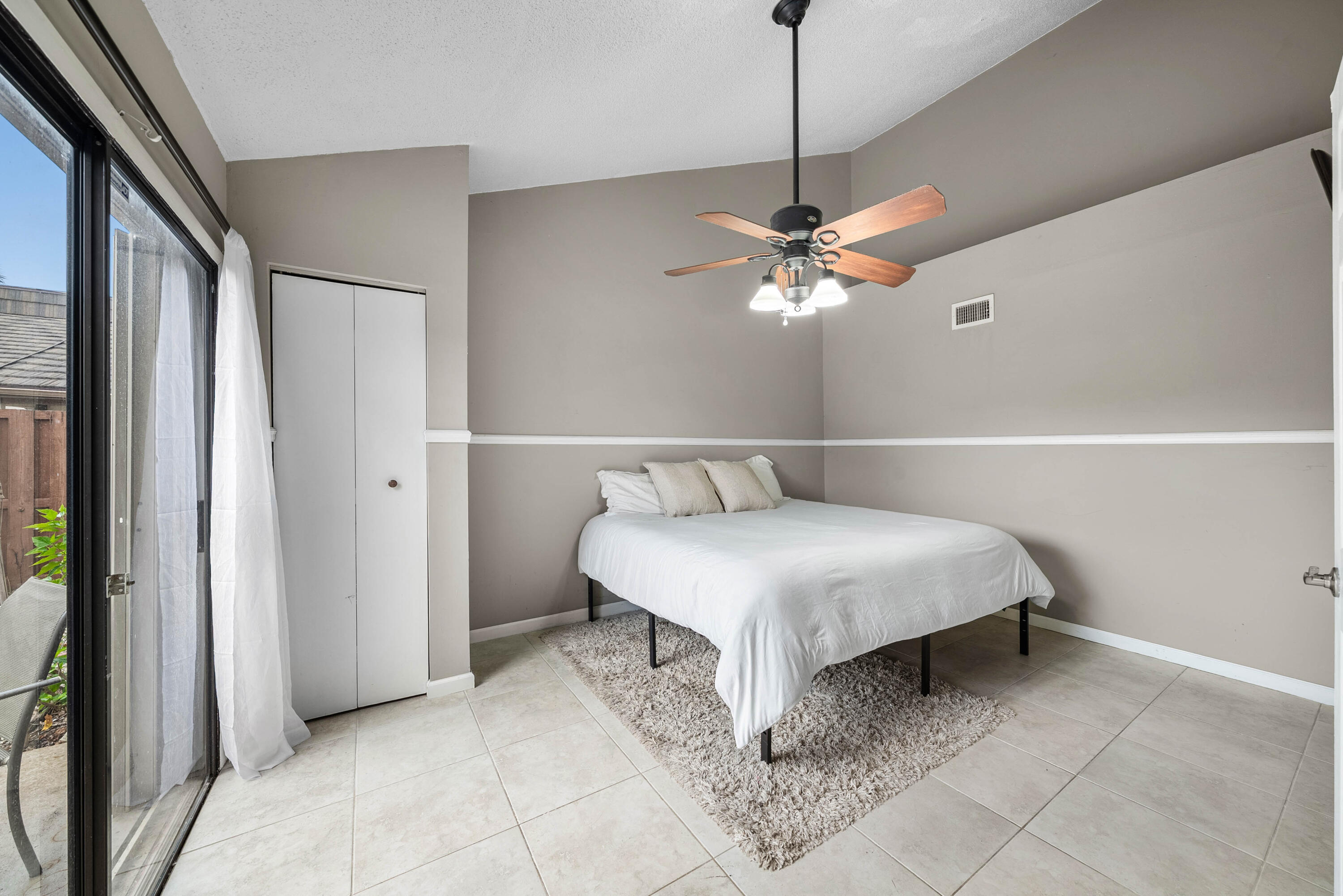 4012 Palm Bay Circle — Photo 4