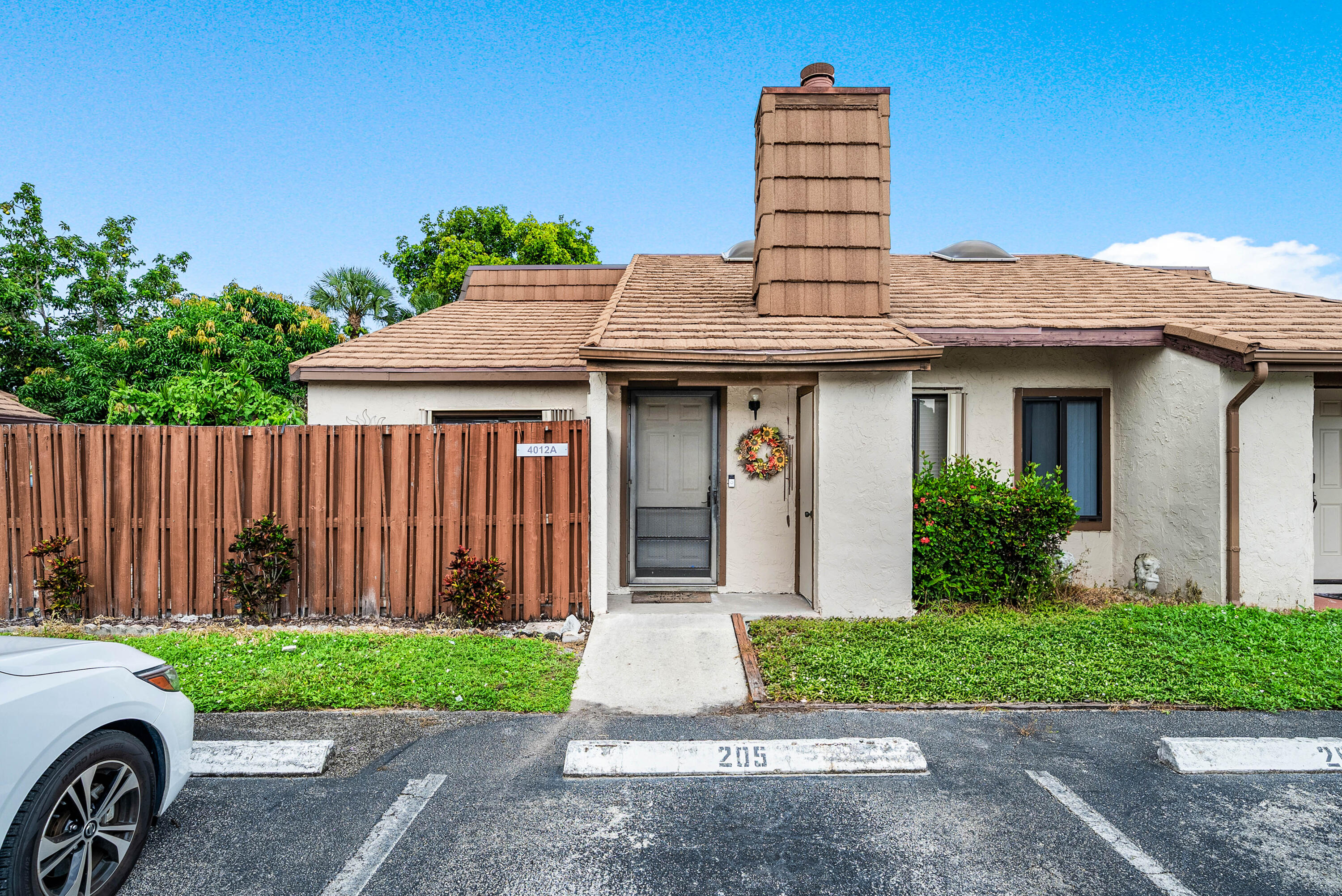 4012 Palm Bay Circle — Photo 2
