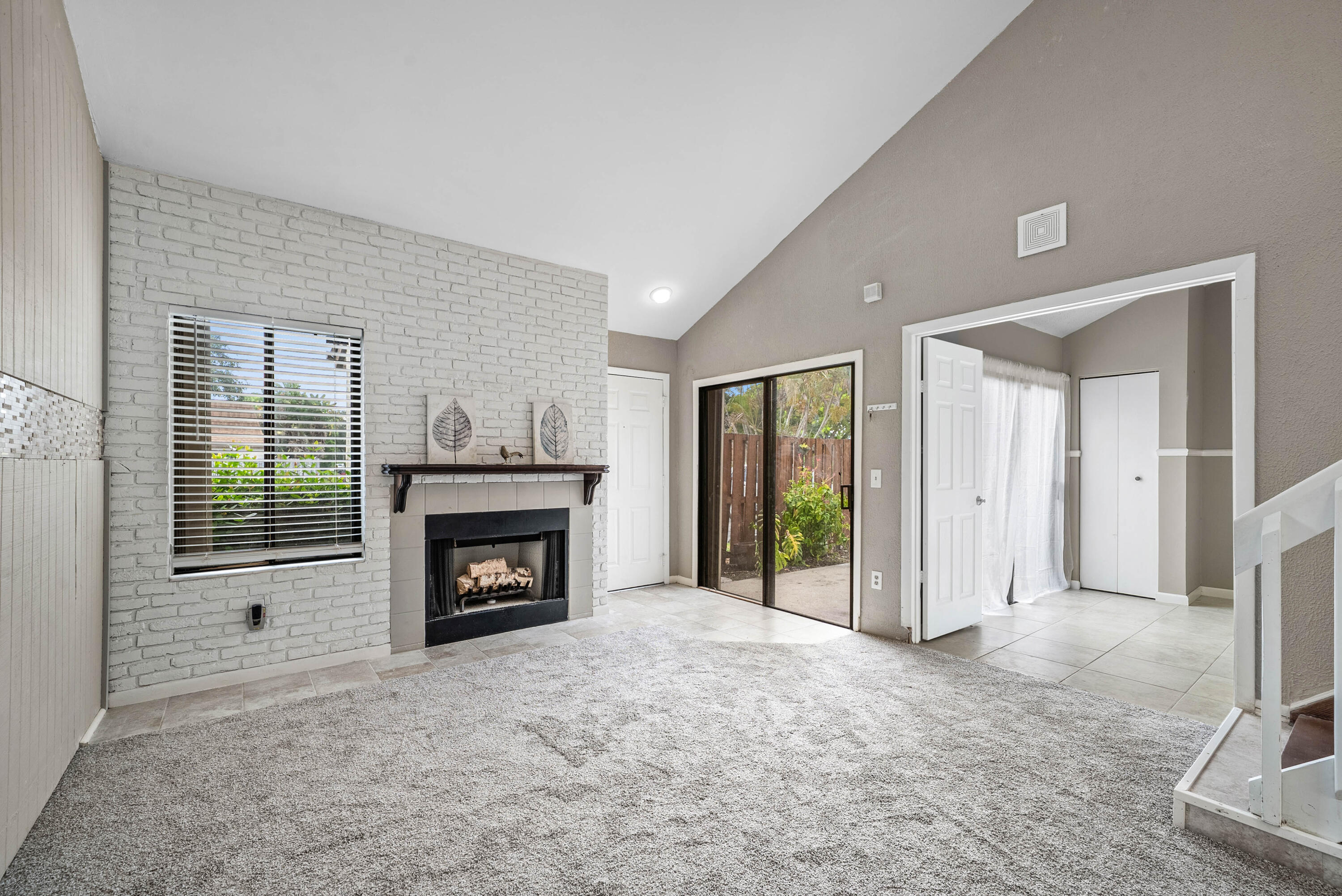 4012 Palm Bay Circle — Photo 3