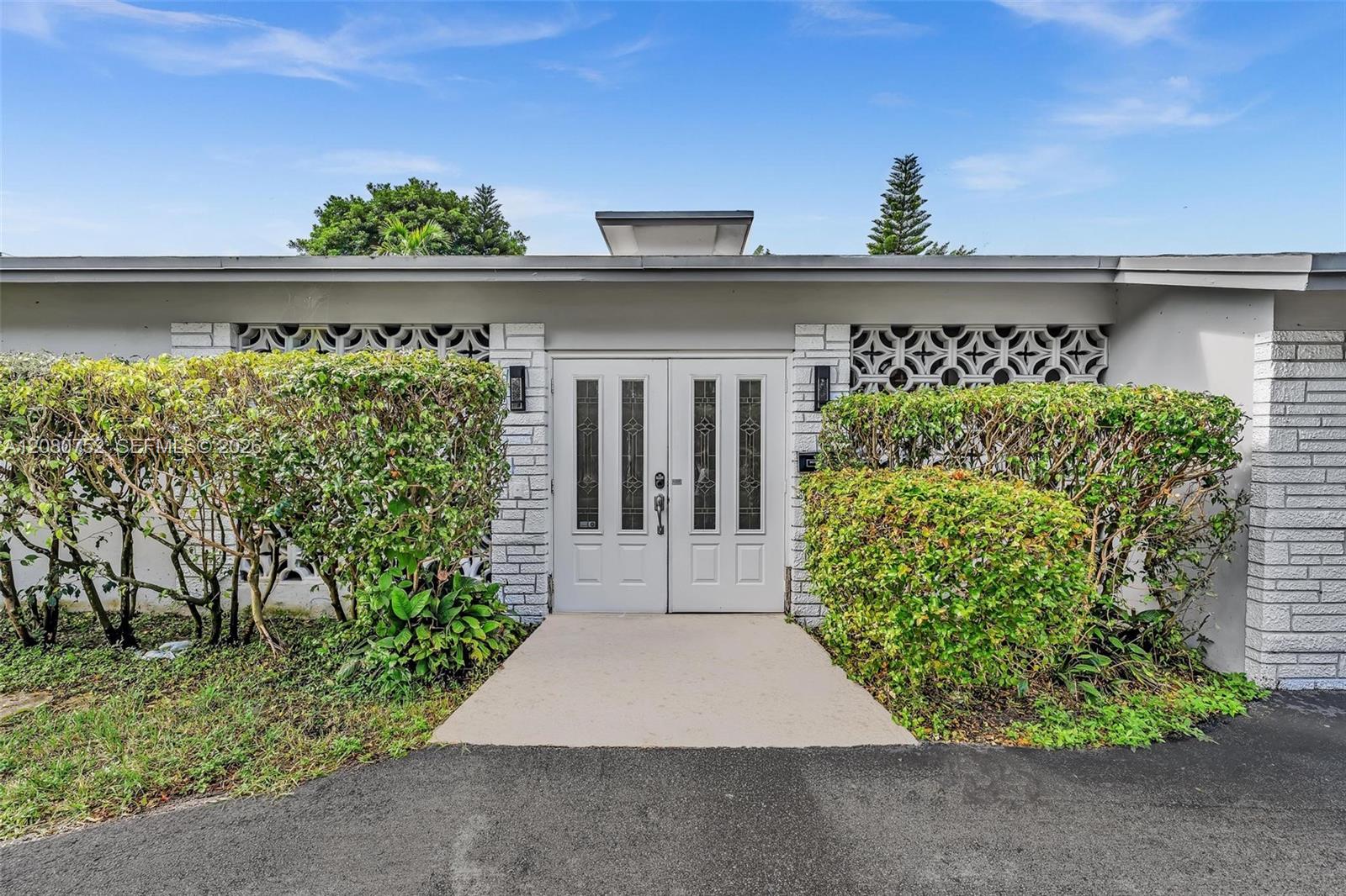4810 Johnson St — Photo 3