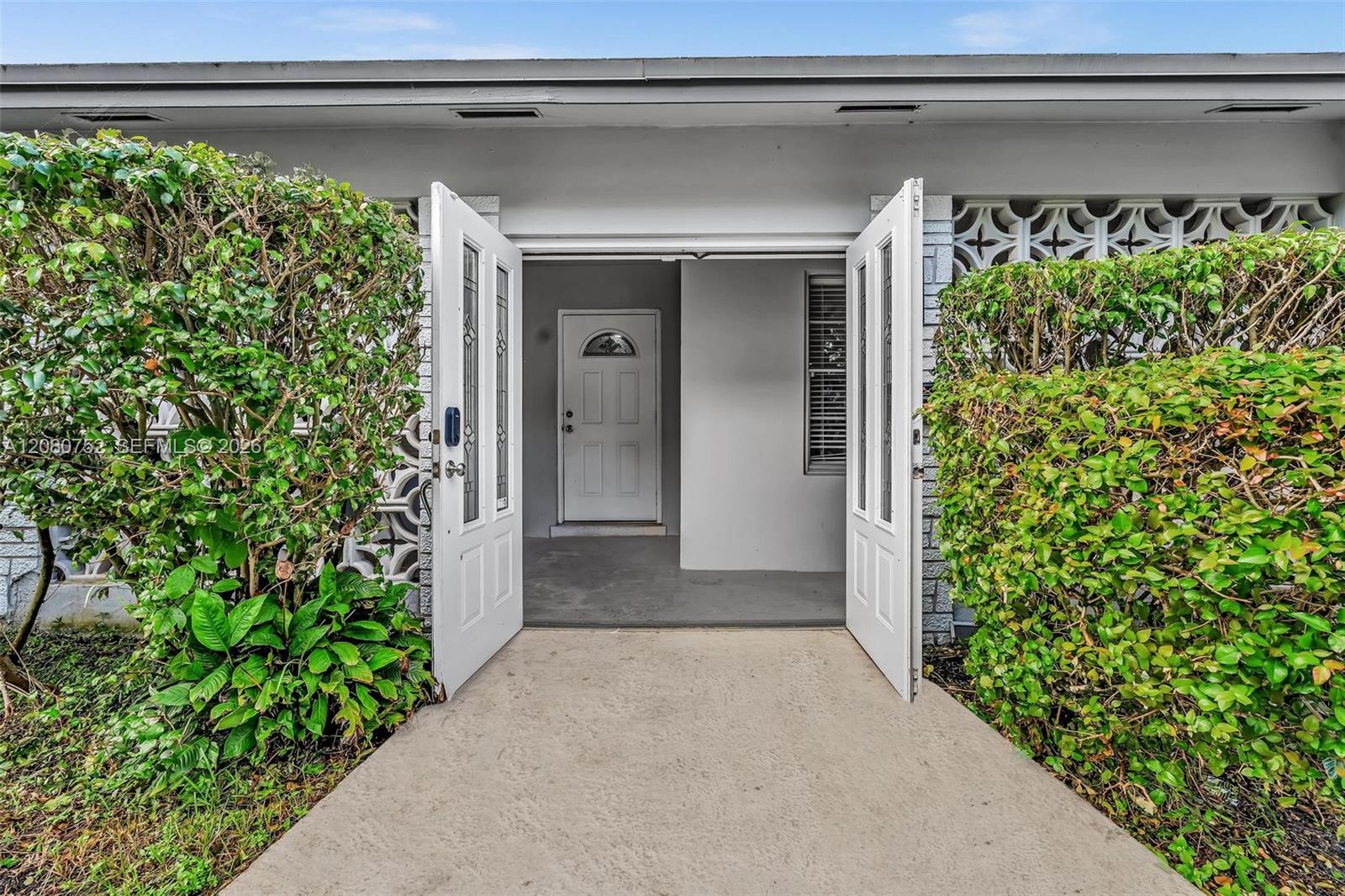 4810 Johnson St — Photo 4