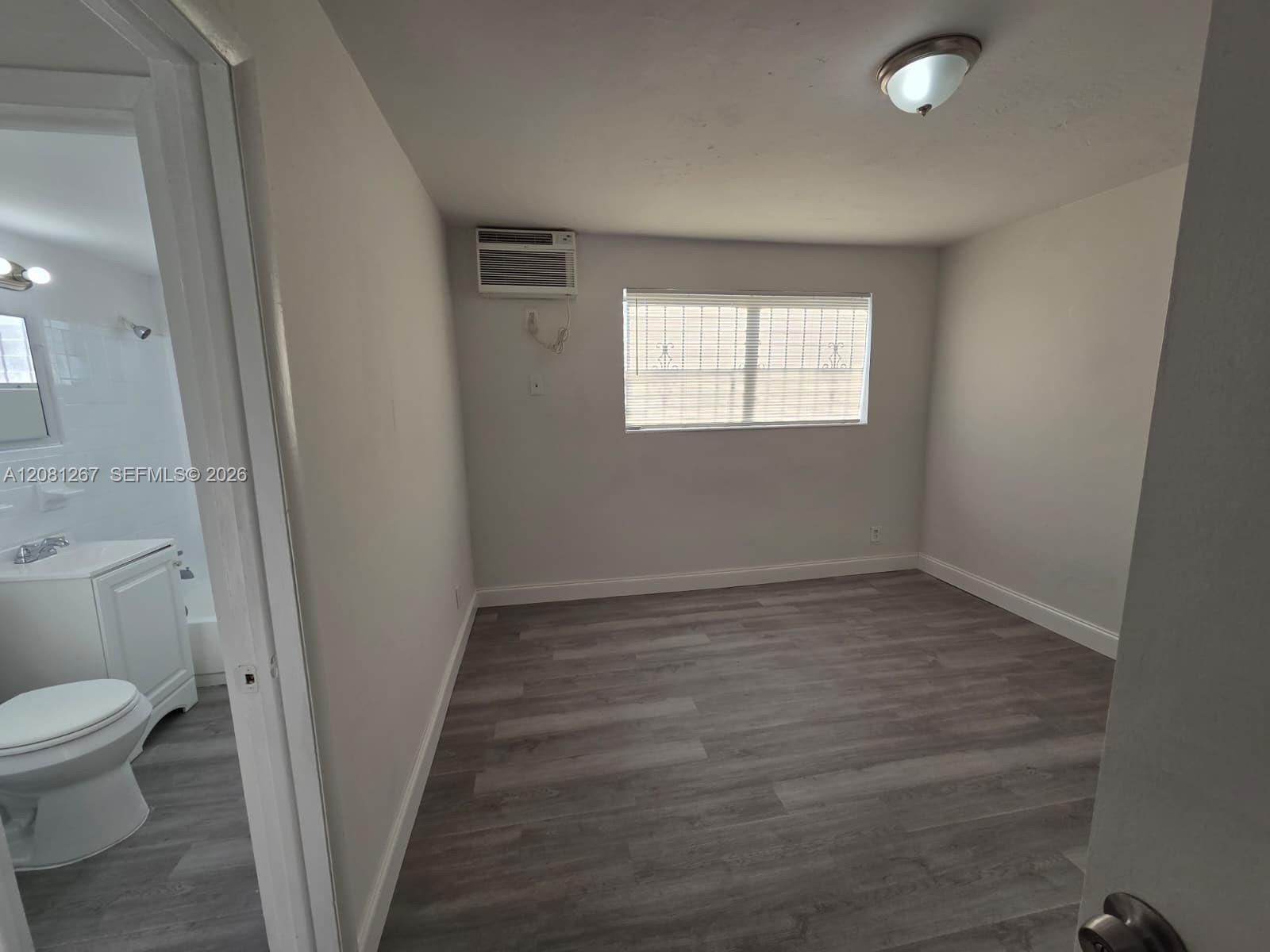 1628 SW 7th St # 5 — Photo 3