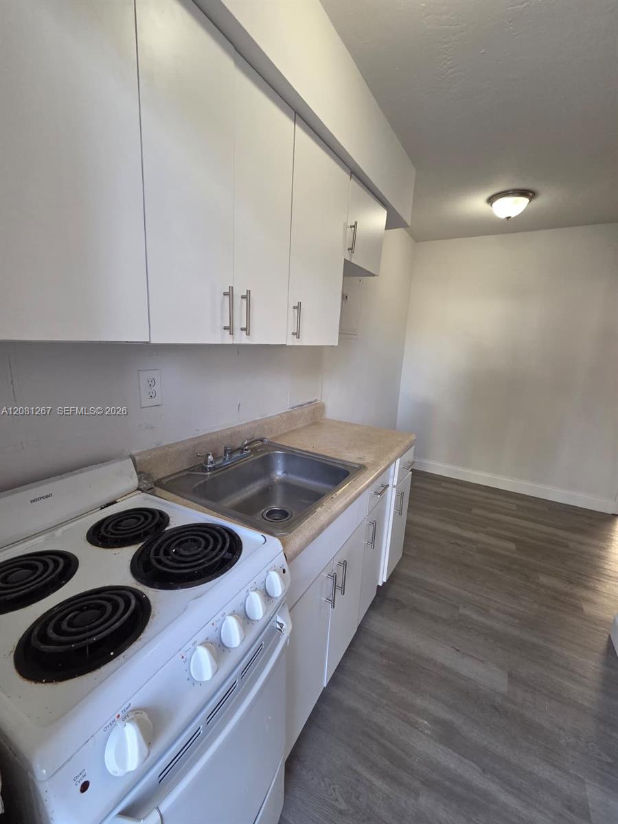1628 SW 7th St # 5 — Photo 4