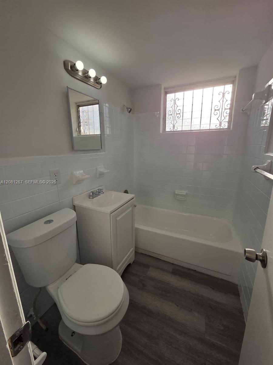 1628 SW 7th St # 5 — Photo 5
