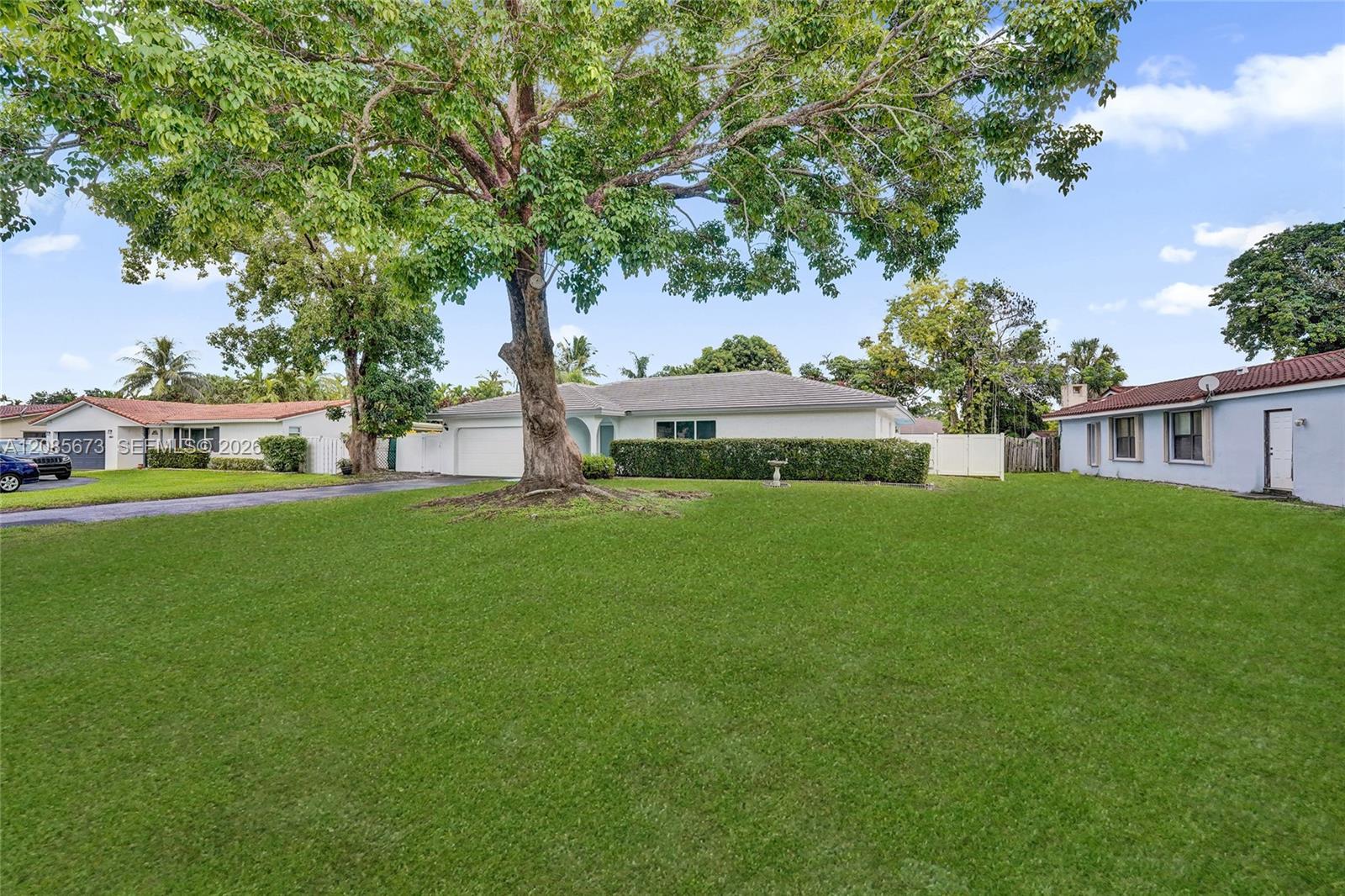 10601 NW 43rd Ct — Photo 3