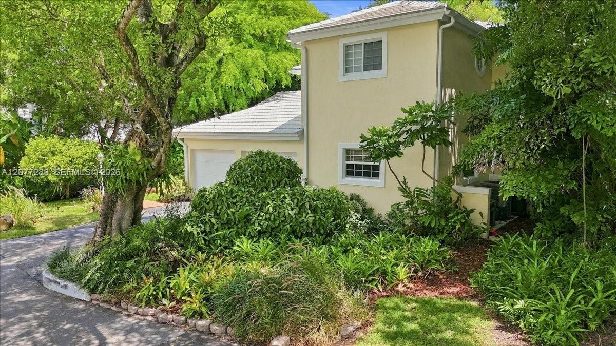 6473 Sunset Dr — Photo 2