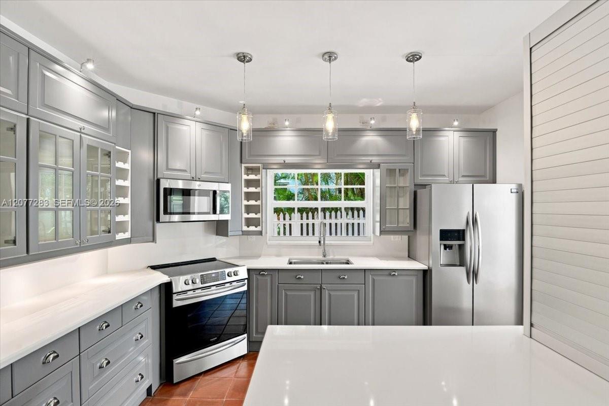 6473 Sunset Dr — Photo 4